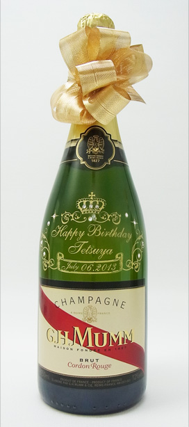 誕生日のプレゼントのシャンパン