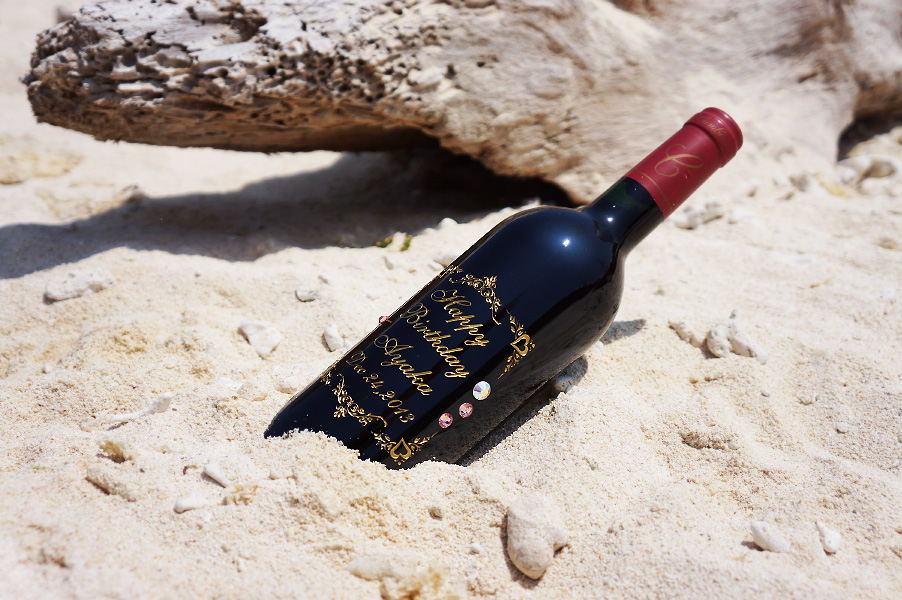 砂浜に埋めたワイン